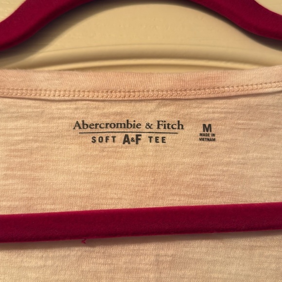 Abercrombie & Fitch Women's V-Neck Pink T Shirt *M* - Picture 2 of 6